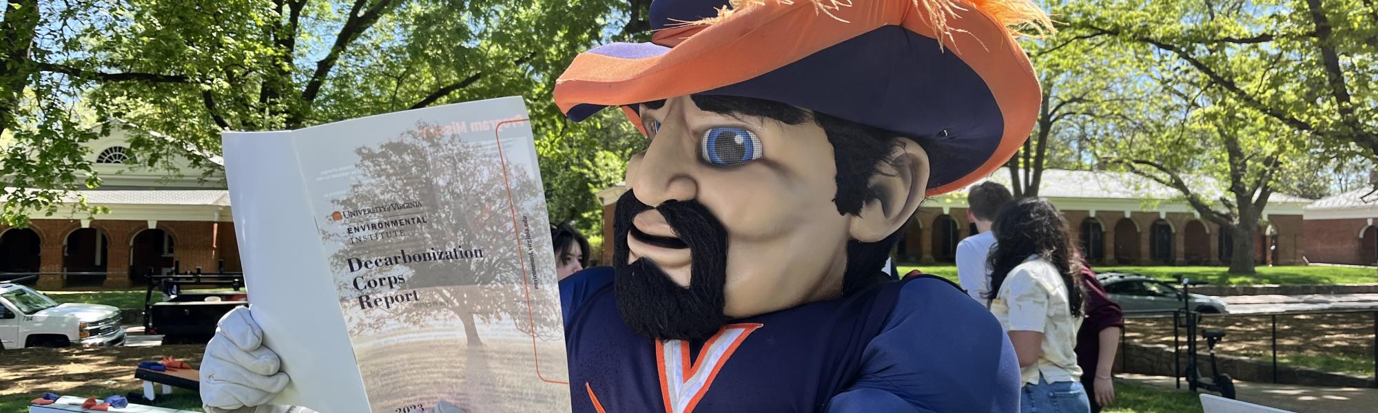 Cavman holding a booklet titled "Decarbonization Corps Report" at the Eco Fair