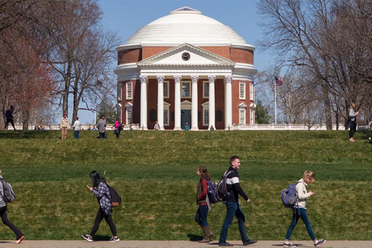 Rotunda with students walking in front